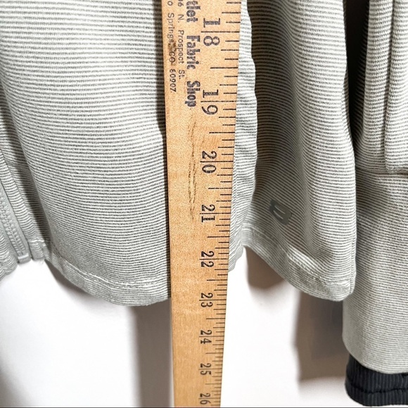 Layer 8 Jacket Lightweight Full Zip Running Athletic Quick Dry Gray Size Small - Picture 3 of 7